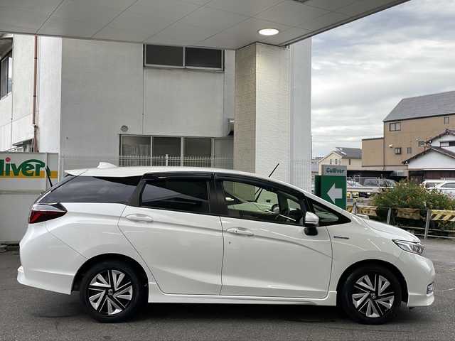 ホンダ シャトル ハイブリッド X ホンダセンシング 愛知県 2022(令4)年 2.4万km プラチナホワイトパール /禁煙//ワンオーナー//純正メモリナビ//フルセグ//CD/DVD/FM/AM/ipod/SD/USB/BT/AUX//バックカメラ//ホンダセンシング//ACC/LKAS/路外逸脱抑制/CMBS/誤発進抑制機能//パドルシフト//ビルトインETC//ハーフレザーシート//シートヒーター//前後ドライブレコーダー//オートリトラクタブルウィンカーミラー//LEDオートライト//フォグランプ//チップアップシート//防眩ミラー//ISOFIX//スポーツモード/エコモード//純正フロアマット/ドアバイザー//プッシュスタート//スマートキー//取扱説明書//保証書//記録簿R4-R7//スペアキー有