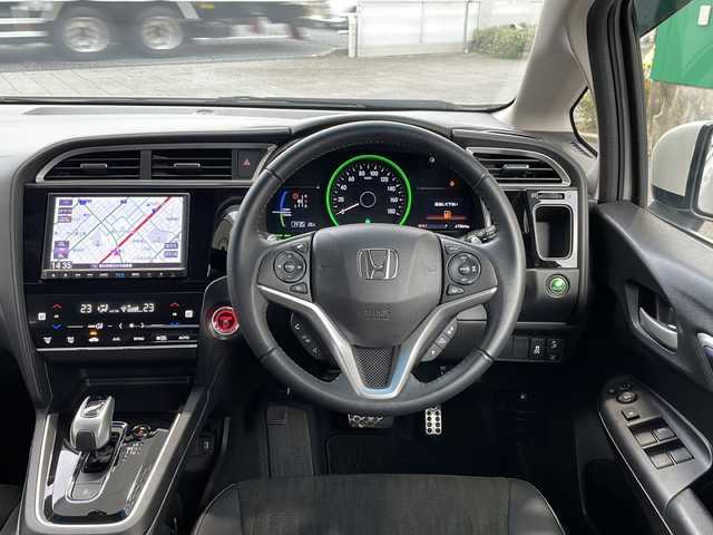 ホンダ シャトル ハイブリッド X ホンダセンシング 愛知県 2022(令4)年 2.4万km プラチナホワイトパール /禁煙//ワンオーナー//純正メモリナビ//フルセグ//CD/DVD/FM/AM/ipod/SD/USB/BT/AUX//バックカメラ//ホンダセンシング//ACC/LKAS/路外逸脱抑制/CMBS/誤発進抑制機能//パドルシフト//ビルトインETC//ハーフレザーシート//シートヒーター//前後ドライブレコーダー//オートリトラクタブルウィンカーミラー//LEDオートライト//フォグランプ//チップアップシート//防眩ミラー//ISOFIX//スポーツモード/エコモード//純正フロアマット/ドアバイザー//プッシュスタート//スマートキー//取扱説明書//保証書//記録簿R4-R7//スペアキー有