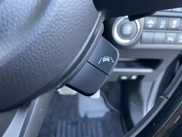 スズキ フロンクス 富山県 2024(令6)年 0.6万km 黒 ワンオーナー／/アラウンドビューモニター／/純正ナビ／/フルセグＴＶ／/Ｂｌｕｅｔｏｏｔｈ／/コーナーセンサー／/ハーフレザーシート／/前席シートヒーター／/置くだけ充電／/レーダークルコン／/ヘッドアップディスプレイ//レーンキープアシスト//LEDオートライト//LEDフォグライト