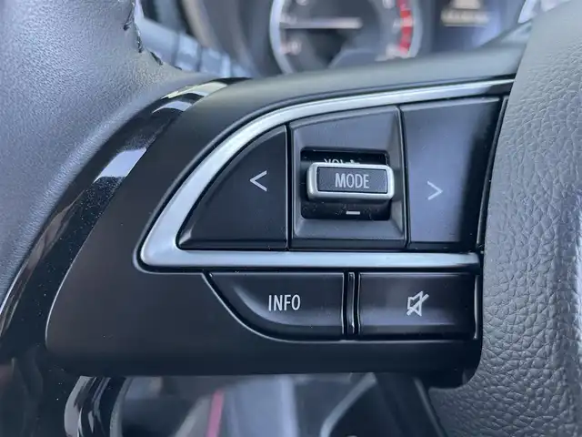 スズキ フロンクス 富山県 2024(令6)年 0.6万km 黒 ワンオーナー／/アラウンドビューモニター／/純正ナビ／/フルセグＴＶ／/Ｂｌｕｅｔｏｏｔｈ／/コーナーセンサー／/ハーフレザーシート／/前席シートヒーター／/置くだけ充電／/レーダークルコン／/ヘッドアップディスプレイ//レーンキープアシスト//LEDオートライト//LEDフォグライト