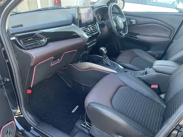 スズキ フロンクス 富山県 2024(令6)年 0.6万km 黒 ワンオーナー／/アラウンドビューモニター／/純正ナビ／/フルセグＴＶ／/Ｂｌｕｅｔｏｏｔｈ／/コーナーセンサー／/ハーフレザーシート／/前席シートヒーター／/置くだけ充電／/レーダークルコン／/ヘッドアップディスプレイ//レーンキープアシスト//LEDオートライト//LEDフォグライト