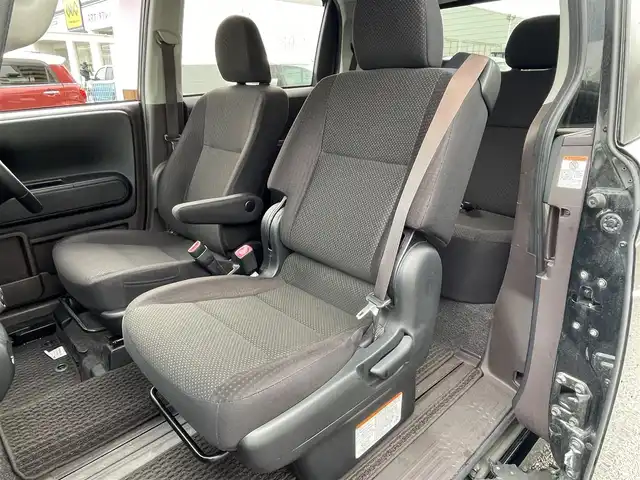 トヨタ スペイド G 新潟県 2016(平28)年 7.7万km ブラックマイカ (株)IDOMが運営する【じしゃロン新潟店】の自社ローン対象車両になります。こちらは現金ご利用時の価格です。自社ローンご希望の方は別途その旨お申付け下さい。/社外SDナビ/フルセグTV/CD/AM/FM/BT/バックカメラ/ETC/シートヒーター（D席）/片側パワースライドドア/スマートキー/プッシュスタート/社外エアロ（前、後ろ、サイド）/社外マフラー/横滑り防止装置/オートライト純正フロアマット