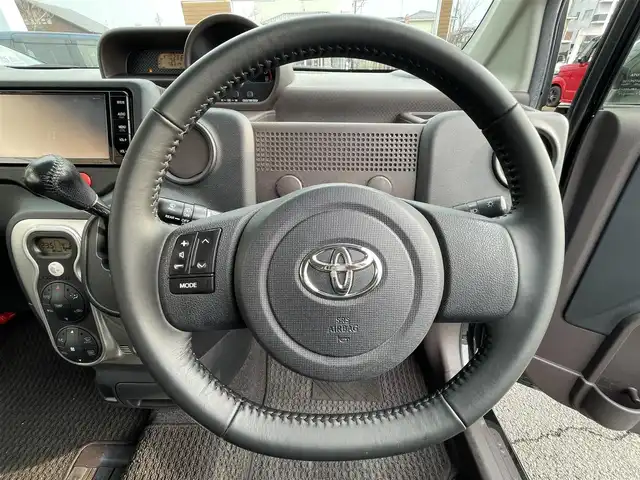 トヨタ スペイド G 新潟県 2016(平28)年 7.7万km ブラックマイカ (株)IDOMが運営する【じしゃロン新潟店】の自社ローン対象車両になります。こちらは現金ご利用時の価格です。自社ローンご希望の方は別途その旨お申付け下さい。/社外SDナビ/フルセグTV/CD/AM/FM/BT/バックカメラ/ETC/シートヒーター（D席）/片側パワースライドドア/スマートキー/プッシュスタート/社外エアロ（前、後ろ、サイド）/社外マフラー/横滑り防止装置/オートライト純正フロアマット