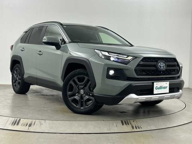 トヨタ ＲＡＶ４ ハイブリッド アドベンチャー 埼玉県 2023(令5)年 2.9万km アーバンカーキ 純正ナビ付ディスプレイオーディオ/（BT/AM/FM/miracast）/全方位カメラ/トヨタセーフティセンス/・レーダークルーズコントロール/・オートハイビーム/・衝突軽減システム/・レーントレーシングアシスト/メモリ付きパワーシート/シートヒーター/エアシート/ハンドルヒーター/BSM/ビルトインETC2.0/AC100V/デジタルインナーミラー/純正アルミホイール/純正フロアマット/フォグランプ