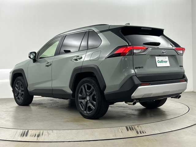 トヨタ ＲＡＶ４ ハイブリッド アドベンチャー 埼玉県 2023(令5)年 2.9万km アーバンカーキ 純正ナビ付ディスプレイオーディオ/（BT/AM/FM/miracast）/全方位カメラ/トヨタセーフティセンス/・レーダークルーズコントロール/・オートハイビーム/・衝突軽減システム/・レーントレーシングアシスト/メモリ付きパワーシート/シートヒーター/エアシート/ハンドルヒーター/BSM/ビルトインETC2.0/AC100V/デジタルインナーミラー/純正アルミホイール/純正フロアマット/フォグランプ