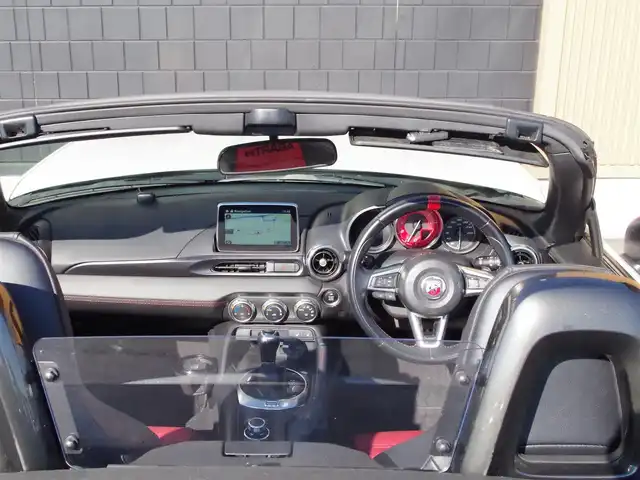 アバルト １２４ スパイダー 埼玉県 2017(平29)年 4.1万km パール レッド/ブラックレザーシート/オートクルーズコントロール/レザーパッケージ/ナビゲーションパッケージ/パークセンサー/バックカメラ/メーカーオプションナビ/フルセグTV/Bluetooth/シートヒーター