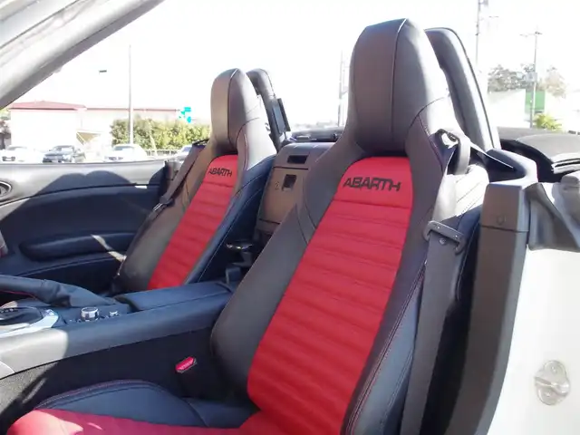 アバルト １２４ スパイダー 埼玉県 2017(平29)年 4.1万km パール レッド/ブラックレザーシート/オートクルーズコントロール/レザーパッケージ/ナビゲーションパッケージ/パークセンサー/バックカメラ/メーカーオプションナビ/フルセグTV/Bluetooth/シートヒーター