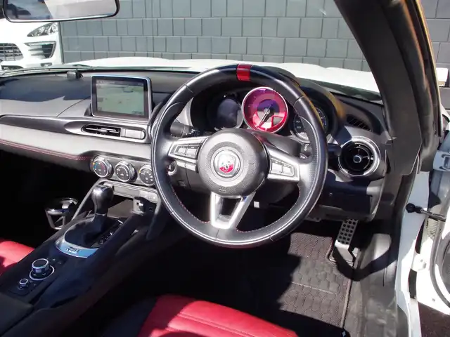 アバルト １２４ スパイダー 埼玉県 2017(平29)年 4.1万km パール レッド/ブラックレザーシート/オートクルーズコントロール/レザーパッケージ/ナビゲーションパッケージ/パークセンサー/バックカメラ/メーカーオプションナビ/フルセグTV/Bluetooth/シートヒーター