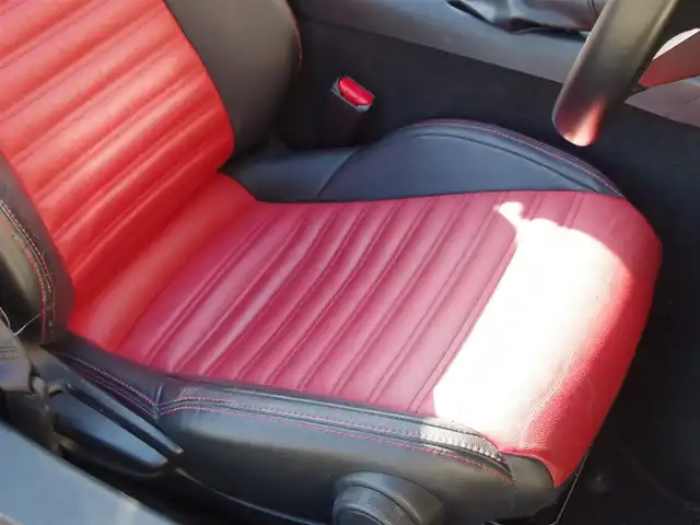 アバルト １２４ スパイダー 埼玉県 2017(平29)年 4.1万km パール レッド/ブラックレザーシート/オートクルーズコントロール/レザーパッケージ/ナビゲーションパッケージ/パークセンサー/バックカメラ/メーカーオプションナビ/フルセグTV/Bluetooth/シートヒーター