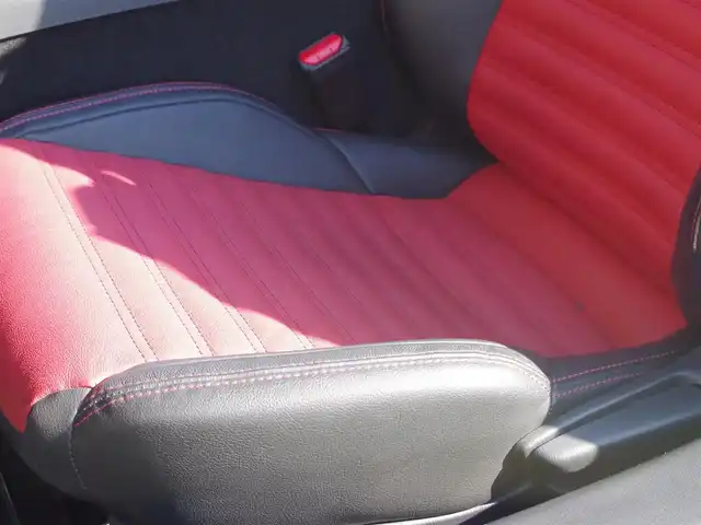 アバルト １２４ スパイダー 埼玉県 2017(平29)年 4.1万km パール レッド/ブラックレザーシート/オートクルーズコントロール/レザーパッケージ/ナビゲーションパッケージ/パークセンサー/バックカメラ/メーカーオプションナビ/フルセグTV/Bluetooth/シートヒーター