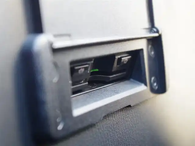 アバルト １２４ スパイダー 埼玉県 2017(平29)年 4.1万km パール レッド/ブラックレザーシート/オートクルーズコントロール/レザーパッケージ/ナビゲーションパッケージ/パークセンサー/バックカメラ/メーカーオプションナビ/フルセグTV/Bluetooth/シートヒーター