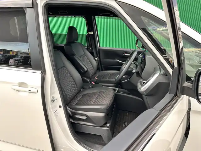 トヨタ ヴォクシー ハイブリッド S－Z 宮城県 2023(令5)年 4.9万km ホワイトパールクリスタルシャイン 快適利便パッケージHigh/・ハンズフリーパワースライドドア（運転席側/助手席側）/・パワーバックドア/・ナノイーX/・ステアリングヒーター/・シートヒーター（2列目左右）/・オットマン（2列目左右）/・角度調整付アームレスト（2列目左右）/ブラインドスポットモニター/＋安心降車アシスト/＋アドバンストドライブ/＋緊急時操舵支援/＋フロントクロストラフィックアラート/＋レーンチェンジアシスト/＋パーキングサポートブレーキ/ドライビングサポートパッケージ/・カラーヘッドアップディスプレイ/・デジタルインナーミラー/＝＝＝/セーフティセンス/・プリクラッシュセーフティ/・レーントレーシングアシスト/・レーダークルーズコントロール/・オートマチックハイビーム/・ロードサインアシスト/・ドライバー異常時対応システム/・プロアクティブドライビングアシスト/・発進遅れ告知機能/パーキングサポートブレーキ/8インチディスプレイオーディオ/バックカメラ/ETC/ドライブレコーダー/AC100V/1500W/シートヒーター