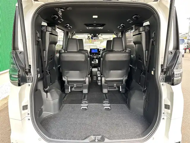 トヨタ ヴォクシー ハイブリッド S－Z 宮城県 2023(令5)年 4.9万km ホワイトパールクリスタルシャイン 快適利便パッケージHigh/・ハンズフリーパワースライドドア（運転席側/助手席側）/・パワーバックドア/・ナノイーX/・ステアリングヒーター/・シートヒーター（2列目左右）/・オットマン（2列目左右）/・角度調整付アームレスト（2列目左右）/ブラインドスポットモニター/＋安心降車アシスト/＋アドバンストドライブ/＋緊急時操舵支援/＋フロントクロストラフィックアラート/＋レーンチェンジアシスト/＋パーキングサポートブレーキ/ドライビングサポートパッケージ/・カラーヘッドアップディスプレイ/・デジタルインナーミラー/＝＝＝/セーフティセンス/・プリクラッシュセーフティ/・レーントレーシングアシスト/・レーダークルーズコントロール/・オートマチックハイビーム/・ロードサインアシスト/・ドライバー異常時対応システム/・プロアクティブドライビングアシスト/・発進遅れ告知機能/パーキングサポートブレーキ/8インチディスプレイオーディオ/バックカメラ/ETC/ドライブレコーダー/AC100V/1500W/シートヒーター