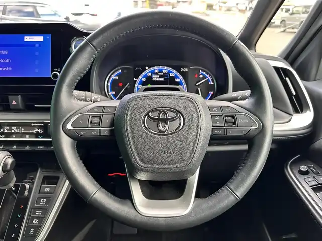 トヨタ ヴォクシー ハイブリッド S－Z 宮城県 2023(令5)年 4.9万km ホワイトパールクリスタルシャイン 快適利便パッケージHigh/・ハンズフリーパワースライドドア（運転席側/助手席側）/・パワーバックドア/・ナノイーX/・ステアリングヒーター/・シートヒーター（2列目左右）/・オットマン（2列目左右）/・角度調整付アームレスト（2列目左右）/ブラインドスポットモニター/＋安心降車アシスト/＋アドバンストドライブ/＋緊急時操舵支援/＋フロントクロストラフィックアラート/＋レーンチェンジアシスト/＋パーキングサポートブレーキ/ドライビングサポートパッケージ/・カラーヘッドアップディスプレイ/・デジタルインナーミラー/＝＝＝/セーフティセンス/・プリクラッシュセーフティ/・レーントレーシングアシスト/・レーダークルーズコントロール/・オートマチックハイビーム/・ロードサインアシスト/・ドライバー異常時対応システム/・プロアクティブドライビングアシスト/・発進遅れ告知機能/パーキングサポートブレーキ/8インチディスプレイオーディオ/バックカメラ/ETC/ドライブレコーダー/AC100V/1500W/シートヒーター