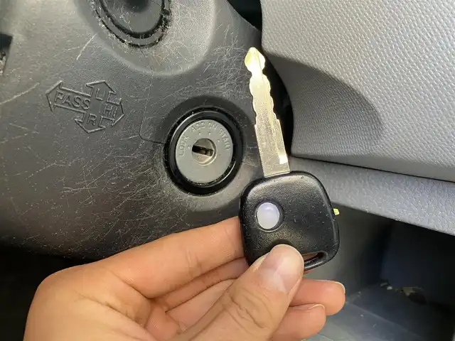 スズキ ワゴンＲ FX 高知県 2009(平21)年 10.4万km スペリアホワイト リモコンキー/純正フロアマット/AC/スペアキー/ETC/ベンチシート/盗難防止装置/Wエアバッグ/保証書/取扱説明書/記録簿