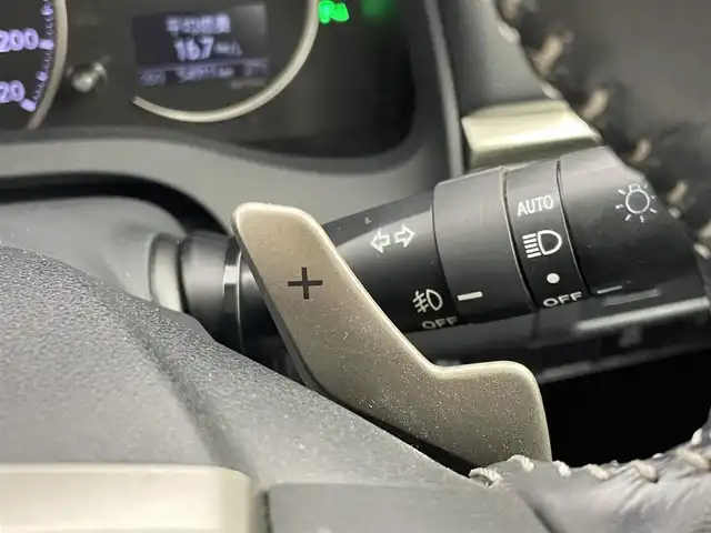 レクサス ＣＴ 200h バージョンC 埼玉県 2015(平27)年 5.5万km ソニッククォーツ 純正SDナビ/フルセグTV/【CD/DVD/SD/Bluetooth/USB/AUX】/バックカメラ/ビルトインETC/ドライブレコーダー/パドルシフト/オートライト/D/N席パワーシート/D/N席シートヒーター/205/55R16インチ純正AW/プッシュスタート/スマートキー/スペアキー/純正フロアマット
