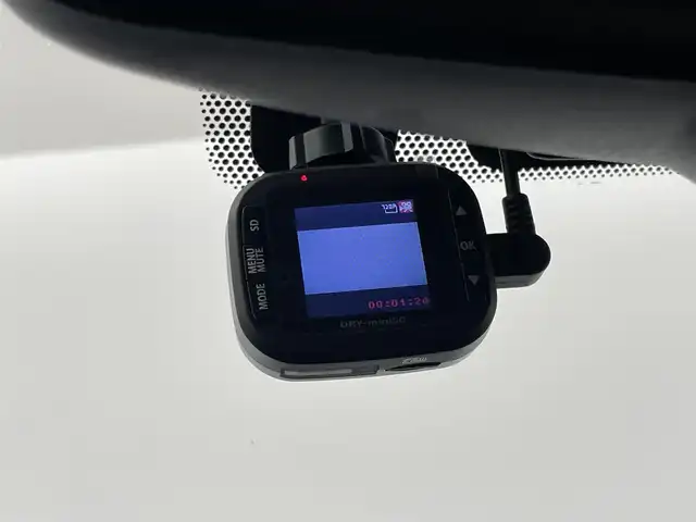 レクサス ＣＴ 200h バージョンC 埼玉県 2015(平27)年 5.5万km ソニッククォーツ 純正SDナビ/フルセグTV/【CD/DVD/SD/Bluetooth/USB/AUX】/バックカメラ/ビルトインETC/ドライブレコーダー/パドルシフト/オートライト/D/N席パワーシート/D/N席シートヒーター/205/55R16インチ純正AW/プッシュスタート/スマートキー/スペアキー/純正フロアマット