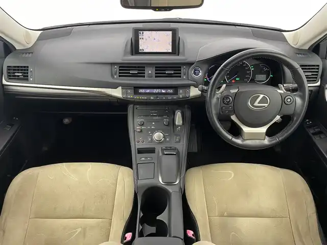 レクサス ＣＴ 200h バージョンC 埼玉県 2015(平27)年 5.5万km ソニッククォーツ 純正SDナビ/フルセグTV/【CD/DVD/SD/Bluetooth/USB/AUX】/バックカメラ/ビルトインETC/ドライブレコーダー/パドルシフト/オートライト/D/N席パワーシート/D/N席シートヒーター/205/55R16インチ純正AW/プッシュスタート/スマートキー/スペアキー/純正フロアマット