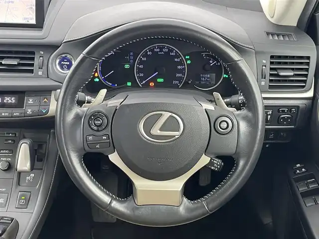 レクサス ＣＴ 200h バージョンC 埼玉県 2015(平27)年 5.5万km ソニッククォーツ 純正SDナビ/フルセグTV/【CD/DVD/SD/Bluetooth/USB/AUX】/バックカメラ/ビルトインETC/ドライブレコーダー/パドルシフト/オートライト/D/N席パワーシート/D/N席シートヒーター/205/55R16インチ純正AW/プッシュスタート/スマートキー/スペアキー/純正フロアマット