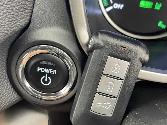 三菱 エクリプス クロス ＰＨＥＶ P 秋田県 2024(令6)年 0.4万km アメジストブラック 4WD/三菱e-Assist/純正メモリナビ/　（AM/FM/BT/TV）/全方位カメラ/パドルシフト/レーダークルーズコントロール/ヘッドアップディスプレイ（HUD）/純正前後ドライブレコーダー/前後コーナーセンサー/電動リアゲート/運転席パワーシート/全席シートヒーター/ステアリングヒーター/プッシュスタート/ETC/LEDヘッドライト/オートライト/スマートキー/スペアキー