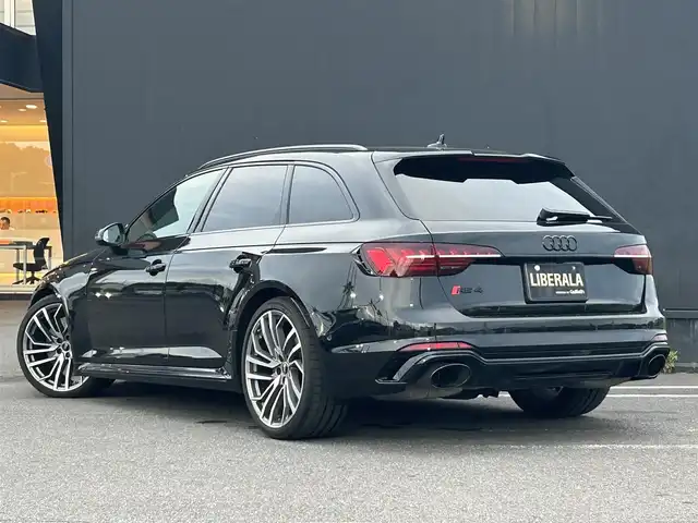 アウディ ＲＳ４ アバント 茨城県 2021(令3)年 2.6万km ミトスブラックメタリック ワンオーナー/BANG＆OLUFSEN/黒革シート/純正MMIナビ/フルセグTV/360°カメラ/ETC/前後ドラレコ/ACC/LKA/BSM/可変バルブ/Pシート/シートH/Pバックドア/置くだけ充電/アンビエントライト/バーチャルコクピット/レッドキャリパー