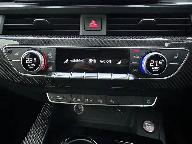 アウディ ＲＳ４ アバント 茨城県 2021(令3)年 2.6万km ミトスブラックメタリック ワンオーナー/BANG＆OLUFSEN/黒革シート/純正MMIナビ/フルセグTV/360°カメラ/ETC/前後ドラレコ/ACC/LKA/BSM/可変バルブ/Pシート/シートH/Pバックドア/置くだけ充電/アンビエントライト/バーチャルコクピット/レッドキャリパー
