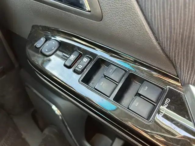 トヨタ ヴェルファイア 2．4Z プラチナセレⅡ ゴールド 和歌山県 2011(平23)年 9.6万km ホワイトパールクリスタルシャイン (株)IDOMが運営する【じしゃロン和歌山店】の自社ローン専用車両になります。こちらは現金またはオートローンご利用時の価格です。自社ローンご希望の方は別途その旨お申付け下さい/純正HDDナビ（型番：NHZA-W61G）/　（AM/FM/BT/USB）/フルセグテレビ/バックカメラ/純正フリップダウンモニター/ビルトインETC/両側パワースライドドア/純正フロアマット/プッシュスタート/オットマン