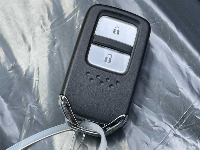 ホンダ ＷＲ－Ｖ X 佐賀県 2025(令7)年 0.1千km プラチナホワイトパール 登録時走行距離42km/純正8インチディスプレイオーディオ/・AM/FM/USB/Bluetooth/・Apple Car Play/Android Auto/バックカメラ/ISOFIX対応/パドルシフト/ステアリングリモコン/純正LEDヘッドライト/・オートマチックハイビーム/新車保証書/記録簿/取扱説明書/スペアキー１本/ホンダセンシング/・アダプティブクルーズコントロール/・衝突被害軽減ブレーキ/・路外逸脱抑制機能/・踏み間違い衝突軽減システム/・パーキングセンサー