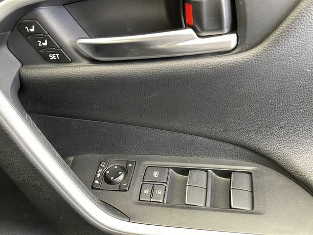 トヨタ ＲＡＶ４ G 長野県 2021(令3)年 1.8万km ホワイトパールクリスタルシャイン ４WD/純正SDナビ（型番：NSZT-Y68T）/（フルセグTV＆CD＆BL＆SD＆FM/AM）/バックカメラ/トヨタセーフティーセンス/LTA/PCS/BSM/RCTA/PKSB/RSA/レーダークルーズコントロール/クリアランスソナー/オートマチックハイビーム /D席パワーシート /前席シートヒーター/D席メモリーシート/デジタルインナーミラー /ステアリングヒーター/パワーバックドア/ETC/ドライブレコーダー（前後）/LEDヘッドライト/オートライト/純正ドアバイザー/18インチアルミホイール/純正マット/スマートキー/スペアキー/プッシュスタート