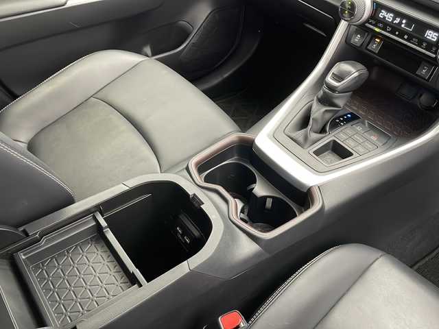トヨタ ＲＡＶ４ G 長野県 2021(令3)年 1.8万km ホワイトパールクリスタルシャイン ４WD/純正SDナビ（型番：NSZT-Y68T）/（フルセグTV＆CD＆BL＆SD＆FM/AM）/バックカメラ/トヨタセーフティーセンス/LTA/PCS/BSM/RCTA/PKSB/RSA/レーダークルーズコントロール/クリアランスソナー/オートマチックハイビーム /D席パワーシート /前席シートヒーター/D席メモリーシート/デジタルインナーミラー /ステアリングヒーター/パワーバックドア/ETC/ドライブレコーダー（前後）/LEDヘッドライト/オートライト/純正ドアバイザー/18インチアルミホイール/純正マット/スマートキー/スペアキー/プッシュスタート