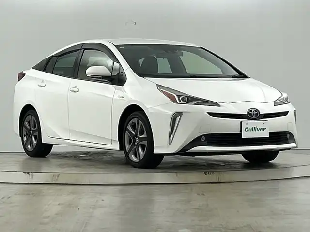 トヨタ プリウス S ツーリングセレクション 愛知県 2020(令2)年 6.1万km スーパーホワイトⅡ 禁煙車/純正7インチナビ/（CD/DVD/Bluetooth/フルセグTV/SD）/バックカメラ/トヨタセーフティセンス/・プリクラッシュセーフティ/・レーンディパーチャーアラート/・レーダークルーズコントロール/・オートマチックハイビーム/・先行車発進お知らせ機能/・ふらつき警報機能/ETC/ドライブレコーダー/シートヒーター/合皮シート/純正17インチアルミホイール/スマートキー/プッシュスタート/純正フロアマット/横滑り防止装置