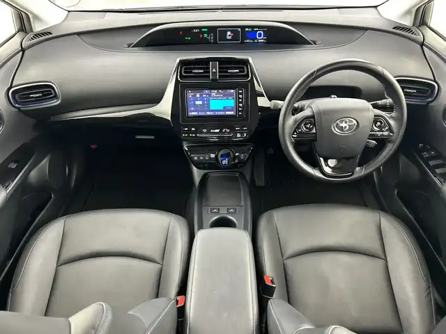 トヨタ プリウス S ツーリングセレクション 愛知県 2020(令2)年 6.1万km スーパーホワイトⅡ 禁煙車/純正7インチナビ/（CD/DVD/Bluetooth/フルセグTV/SD）/バックカメラ/トヨタセーフティセンス/・プリクラッシュセーフティ/・レーンディパーチャーアラート/・レーダークルーズコントロール/・オートマチックハイビーム/・先行車発進お知らせ機能/・ふらつき警報機能/ETC/ドライブレコーダー/シートヒーター/合皮シート/純正17インチアルミホイール/スマートキー/プッシュスタート/純正フロアマット/横滑り防止装置