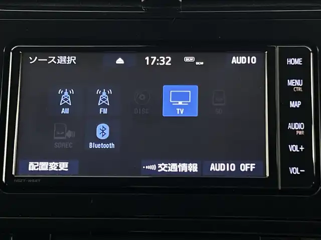 トヨタ プリウス S ツーリングセレクション 愛知県 2020(令2)年 6.1万km スーパーホワイトⅡ 禁煙車/純正7インチナビ/（CD/DVD/Bluetooth/フルセグTV/SD）/バックカメラ/トヨタセーフティセンス/・プリクラッシュセーフティ/・レーンディパーチャーアラート/・レーダークルーズコントロール/・オートマチックハイビーム/・先行車発進お知らせ機能/・ふらつき警報機能/ETC/ドライブレコーダー/シートヒーター/合皮シート/純正17インチアルミホイール/スマートキー/プッシュスタート/純正フロアマット/横滑り防止装置