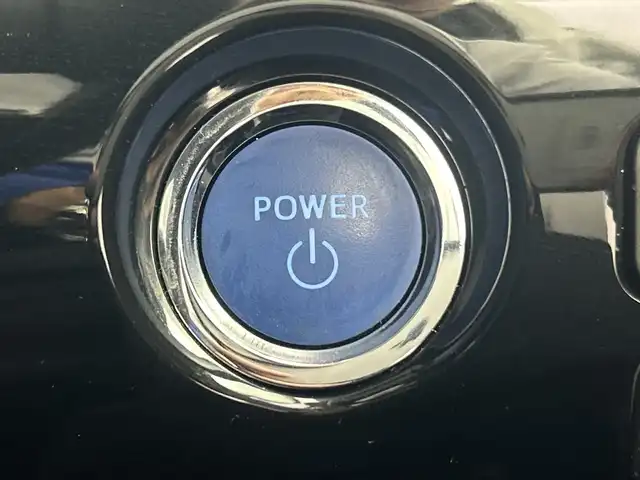トヨタ プリウス S ツーリングセレクション 愛知県 2020(令2)年 6.1万km スーパーホワイトⅡ 禁煙車/純正7インチナビ/（CD/DVD/Bluetooth/フルセグTV/SD）/バックカメラ/トヨタセーフティセンス/・プリクラッシュセーフティ/・レーンディパーチャーアラート/・レーダークルーズコントロール/・オートマチックハイビーム/・先行車発進お知らせ機能/・ふらつき警報機能/ETC/ドライブレコーダー/シートヒーター/合皮シート/純正17インチアルミホイール/スマートキー/プッシュスタート/純正フロアマット/横滑り防止装置