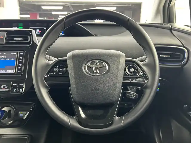 トヨタ プリウス S ツーリングセレクション 愛知県 2020(令2)年 6.1万km スーパーホワイトⅡ 禁煙車/純正7インチナビ/（CD/DVD/Bluetooth/フルセグTV/SD）/バックカメラ/トヨタセーフティセンス/・プリクラッシュセーフティ/・レーンディパーチャーアラート/・レーダークルーズコントロール/・オートマチックハイビーム/・先行車発進お知らせ機能/・ふらつき警報機能/ETC/ドライブレコーダー/シートヒーター/合皮シート/純正17インチアルミホイール/スマートキー/プッシュスタート/純正フロアマット/横滑り防止装置