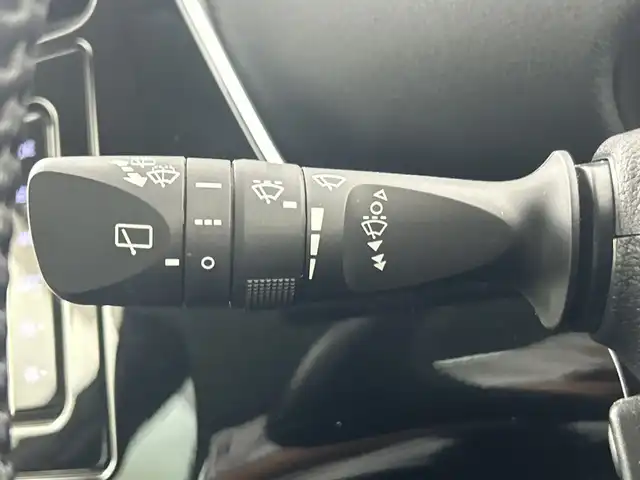 トヨタ プリウス S ツーリングセレクション 愛知県 2020(令2)年 6.1万km スーパーホワイトⅡ 禁煙車/純正7インチナビ/（CD/DVD/Bluetooth/フルセグTV/SD）/バックカメラ/トヨタセーフティセンス/・プリクラッシュセーフティ/・レーンディパーチャーアラート/・レーダークルーズコントロール/・オートマチックハイビーム/・先行車発進お知らせ機能/・ふらつき警報機能/ETC/ドライブレコーダー/シートヒーター/合皮シート/純正17インチアルミホイール/スマートキー/プッシュスタート/純正フロアマット/横滑り防止装置
