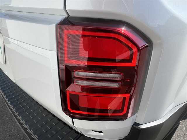 トヨタ ランドクルーザー ２５０ VX 栃木県 2024(令6)年 0.1万km プラチナホワイトパールマイカ ワンオーナー/衝突軽減システム/４WD/LEDヘッドライト/純正メモリナビ/フルセグ/全方位カメラ/パノラミックビューモニター機能/トヨタ純正18インチアルミ（冬タイヤ装着）/スマートキー/本革レザーシート/運転席パワーシート/前席シートヒーター/エアシート/デジタルインナーミラー(ドライブレコーダー一体型)/プッシュスタート/レーダークルーズコントロール追従走行有/LTA（レーントレーシングアシスト）/コーナーセンサー/オートマチックハイビーム/電動パーキングブレーキ/ブレーキホールド機能/MTモード付AT/ステアリングスイッチ/ステアリングヒーター/サンルーフ/ブラインドスポットモニター/ETC2.0/電動リアゲート/センターデフロック/ヘッドライトウォッシャー/ルーフレール/純正フロアマット/純正ドアバイザー/オートライト/ダブルオートエアコン/パワーステアリング/パワーウィンドウ/ヘッドライトレベライザー/横滑り防止/盗難防止装置/寒冷地仕様/電動格納ウィンカーミラー/保証書/記録簿/スペアキー1本有