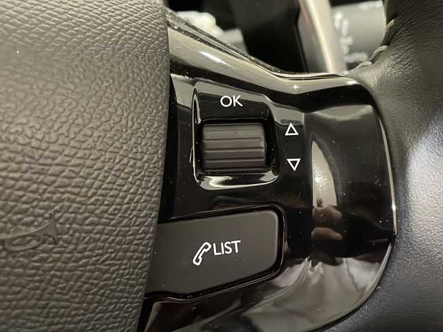 プジョー ３０８ GT ブルーHDi 新潟県 2020(令2)年 4.7万km ネイクルホワイト ワンオーナー/フルLEDヘッドライト/インテリジェントハイビーム/ワイドバックアイカメラ/アクティブクルーズコントロール/フロント＆バックソナー/レーンキープアシスト/7インチタッチスクリーン/・Bluetooth/・AppleCarPlay/・AndroidAuto/ETC/保証書/取扱説明書/スペアキー