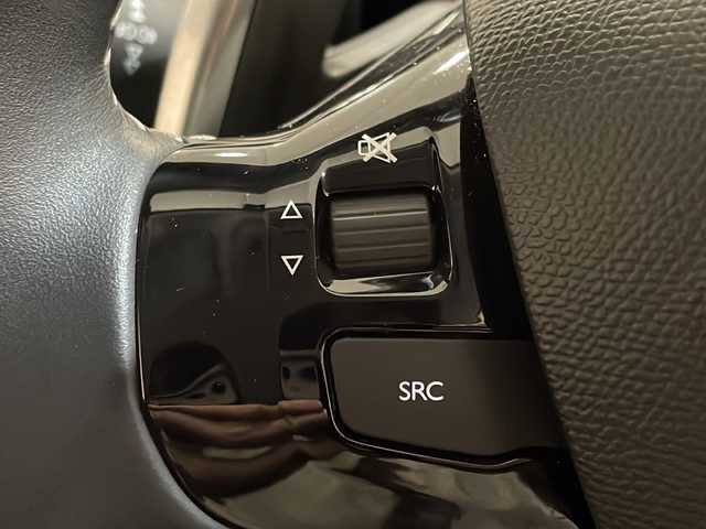 プジョー ３０８ GT ブルーHDi 新潟県 2020(令2)年 4.7万km ネイクルホワイト ワンオーナー/フルLEDヘッドライト/インテリジェントハイビーム/ワイドバックアイカメラ/アクティブクルーズコントロール/フロント＆バックソナー/レーンキープアシスト/7インチタッチスクリーン/・Bluetooth/・AppleCarPlay/・AndroidAuto/ETC/保証書/取扱説明書/スペアキー