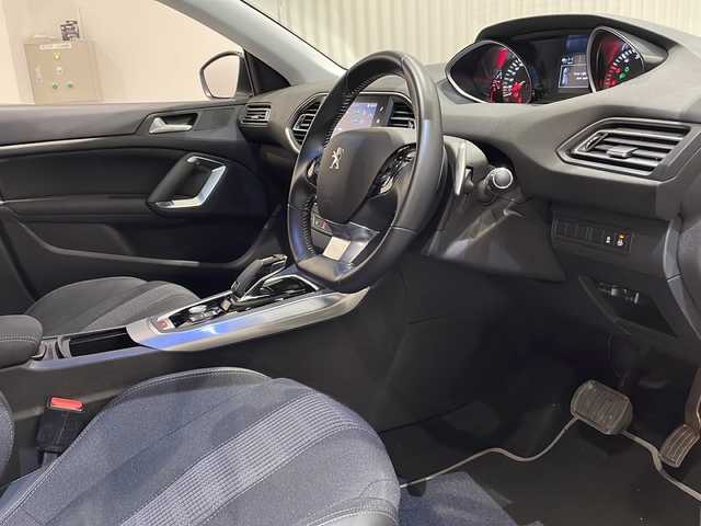 プジョー ３０８ GT ブルーHDi 新潟県 2020(令2)年 4.7万km ネイクルホワイト ワンオーナー/フルLEDヘッドライト/インテリジェントハイビーム/ワイドバックアイカメラ/アクティブクルーズコントロール/フロント＆バックソナー/レーンキープアシスト/7インチタッチスクリーン/・Bluetooth/・AppleCarPlay/・AndroidAuto/ETC/保証書/取扱説明書/スペアキー