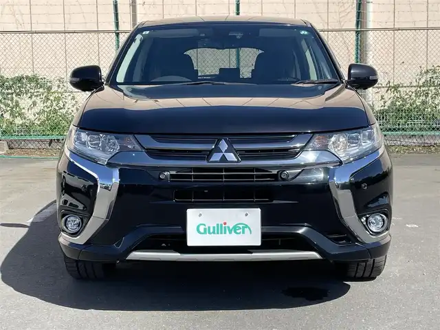 三菱 アウトランダー ＰＨＥＶ G セーフティパッケージ 東京都 2017(平29)年 5.9万km アメジストブラック ４WD車/社外メモリナビ＆フルセグ/・BluetoothAudio/・CD/SD/DVD/FM/AM/ｅアシストシステム　/（予防安全技術）/・衝突被害軽減ブレーキ/・車線逸脱警報/・レーダークルーズコントロール/・オートマチックハイビーム/ブラック合皮スエード調コンビシート/・D席パワーシート/・シートヒーター/アラウンドビューモニター /OP装備/・パーキングセンサー /・誤発進抑制機能 /・後側方車両検知警報 /・後退時車両検知警報 /LEDヘッドライト /ステアリングヒーター/プッシュエンジンスタート/保証書＆取説