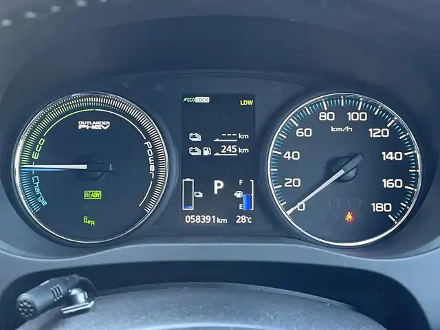 三菱 アウトランダー ＰＨＥＶ G セーフティパッケージ 東京都 2017(平29)年 5.9万km アメジストブラック ４WD車/社外メモリナビ＆フルセグ/・BluetoothAudio/・CD/SD/DVD/FM/AM/ｅアシストシステム　/（予防安全技術）/・衝突被害軽減ブレーキ/・車線逸脱警報/・レーダークルーズコントロール/・オートマチックハイビーム/ブラック合皮スエード調コンビシート/・D席パワーシート/・シートヒーター/アラウンドビューモニター /OP装備/・パーキングセンサー /・誤発進抑制機能 /・後側方車両検知警報 /・後退時車両検知警報 /LEDヘッドライト /ステアリングヒーター/プッシュエンジンスタート/保証書＆取説