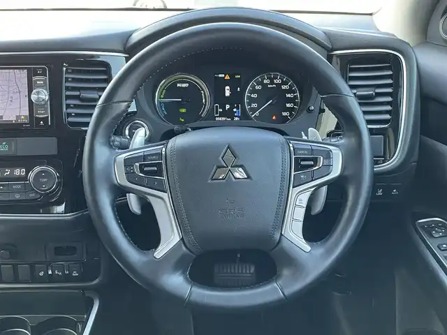 三菱 アウトランダー ＰＨＥＶ G セーフティパッケージ 東京都 2017(平29)年 5.9万km アメジストブラック ４WD車/社外メモリナビ＆フルセグ/・BluetoothAudio/・CD/SD/DVD/FM/AM/ｅアシストシステム　/（予防安全技術）/・衝突被害軽減ブレーキ/・車線逸脱警報/・レーダークルーズコントロール/・オートマチックハイビーム/ブラック合皮スエード調コンビシート/・D席パワーシート/・シートヒーター/アラウンドビューモニター /OP装備/・パーキングセンサー /・誤発進抑制機能 /・後側方車両検知警報 /・後退時車両検知警報 /LEDヘッドライト /ステアリングヒーター/プッシュエンジンスタート/保証書＆取説