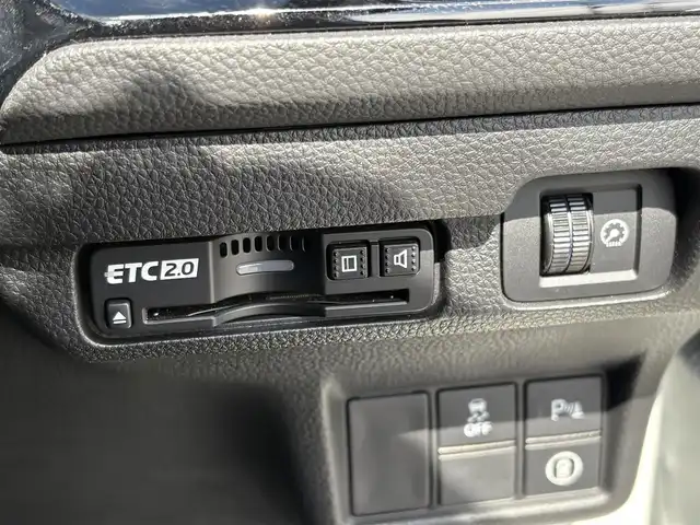 ホンダ シビック EX 大分県 2021(令3)年 5.5万km プラチナホワイトパール ・ナビ(BT/USB/apple)/・純正リアスポイラー/・無限マフラー/・BOSE/・バックカメラ/・フルセグテレビ/・ホンダセンシング/・ブラインドスポットモニター/・コーナーセンサー/・レーダークルーズコントロール/・パワーシート/・シートヒーター/・ETC 2.0/・ブレーキホールド/・置くだけ充電/・ドライブレコーダー/・スマートキー/・プッシュスタート