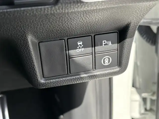 ホンダ シビック EX 大分県 2021(令3)年 5.5万km プラチナホワイトパール ・ナビ(BT/USB/apple)/・純正リアスポイラー/・無限マフラー/・BOSE/・バックカメラ/・フルセグテレビ/・ホンダセンシング/・ブラインドスポットモニター/・コーナーセンサー/・レーダークルーズコントロール/・パワーシート/・シートヒーター/・ETC 2.0/・ブレーキホールド/・置くだけ充電/・ドライブレコーダー/・スマートキー/・プッシュスタート