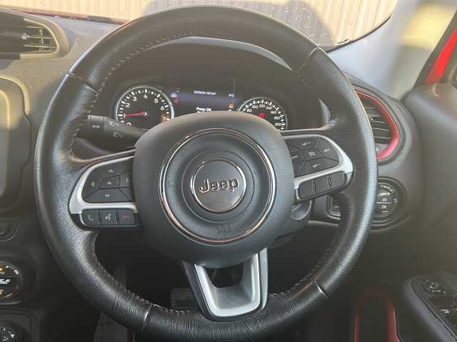 クライスラー・ジープ ジープ レネゲード トレイルホーク 青森県 2015(平27)年 17.5万km 赤 Carrozzeria製ポータブルメモリーナビ（AVIC-MRP600）/１７インチ純正AW付サマータイヤ積載/４WD/革巻きステアリング/ワンセグテレビ/バックカメラ/後方コーナーセンサー/ABS/横滑り防止装置/ダウンヒルアシストコントロール/車線逸脱防止/オートライト/純正フロアマット/MTモード付AT/クルーズコントロール/ETC/ダブルエアバッグ/ルーフレール