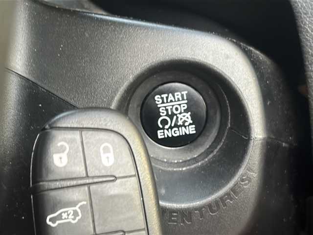 クライスラー・ジープ ジープ レネゲード トレイルホーク 青森県 2015(平27)年 17.5万km 赤 Carrozzeria製ポータブルメモリーナビ（AVIC-MRP600）/１７インチ純正AW付サマータイヤ積載/４WD/革巻きステアリング/ワンセグテレビ/バックカメラ/後方コーナーセンサー/ABS/横滑り防止装置/ダウンヒルアシストコントロール/車線逸脱防止/オートライト/純正フロアマット/MTモード付AT/クルーズコントロール/ETC/ダブルエアバッグ/ルーフレール