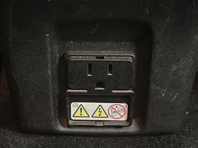 クライスラー・ジープ ジープ レネゲード トレイルホーク 青森県 2015(平27)年 17.5万km 赤 Carrozzeria製ポータブルメモリーナビ（AVIC-MRP600）/１７インチ純正AW付サマータイヤ積載/４WD/革巻きステアリング/ワンセグテレビ/バックカメラ/後方コーナーセンサー/ABS/横滑り防止装置/ダウンヒルアシストコントロール/車線逸脱防止/オートライト/純正フロアマット/MTモード付AT/クルーズコントロール/ETC/ダブルエアバッグ/ルーフレール