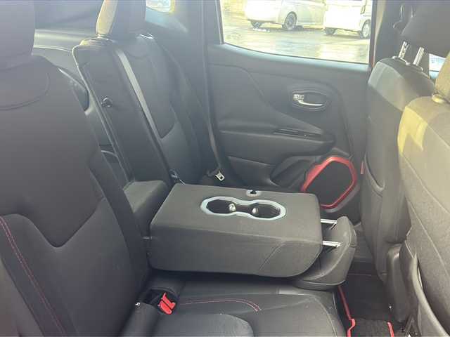 クライスラー・ジープ ジープ レネゲード トレイルホーク 青森県 2015(平27)年 17.5万km 赤 Carrozzeria製ポータブルメモリーナビ（AVIC-MRP600）/１７インチ純正AW付サマータイヤ積載/４WD/革巻きステアリング/ワンセグテレビ/バックカメラ/後方コーナーセンサー/ABS/横滑り防止装置/ダウンヒルアシストコントロール/車線逸脱防止/オートライト/純正フロアマット/MTモード付AT/クルーズコントロール/ETC/ダブルエアバッグ/ルーフレール