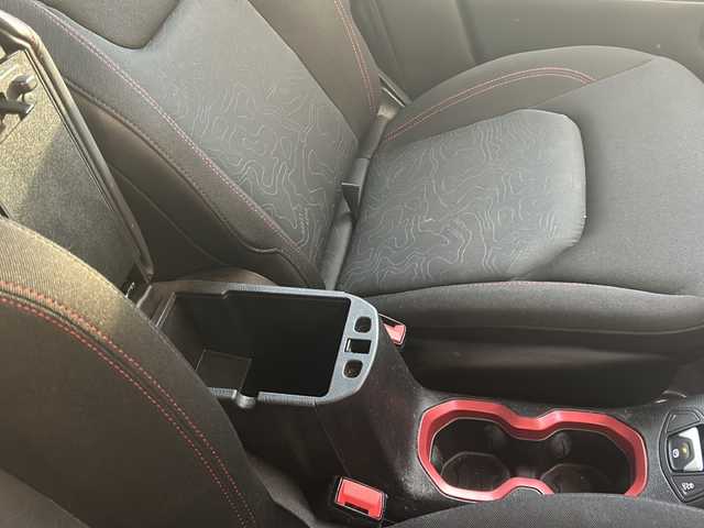 クライスラー・ジープ ジープ レネゲード トレイルホーク 青森県 2015(平27)年 17.5万km 赤 Carrozzeria製ポータブルメモリーナビ（AVIC-MRP600）/１７インチ純正AW付サマータイヤ積載/４WD/革巻きステアリング/ワンセグテレビ/バックカメラ/後方コーナーセンサー/ABS/横滑り防止装置/ダウンヒルアシストコントロール/車線逸脱防止/オートライト/純正フロアマット/MTモード付AT/クルーズコントロール/ETC/ダブルエアバッグ/ルーフレール